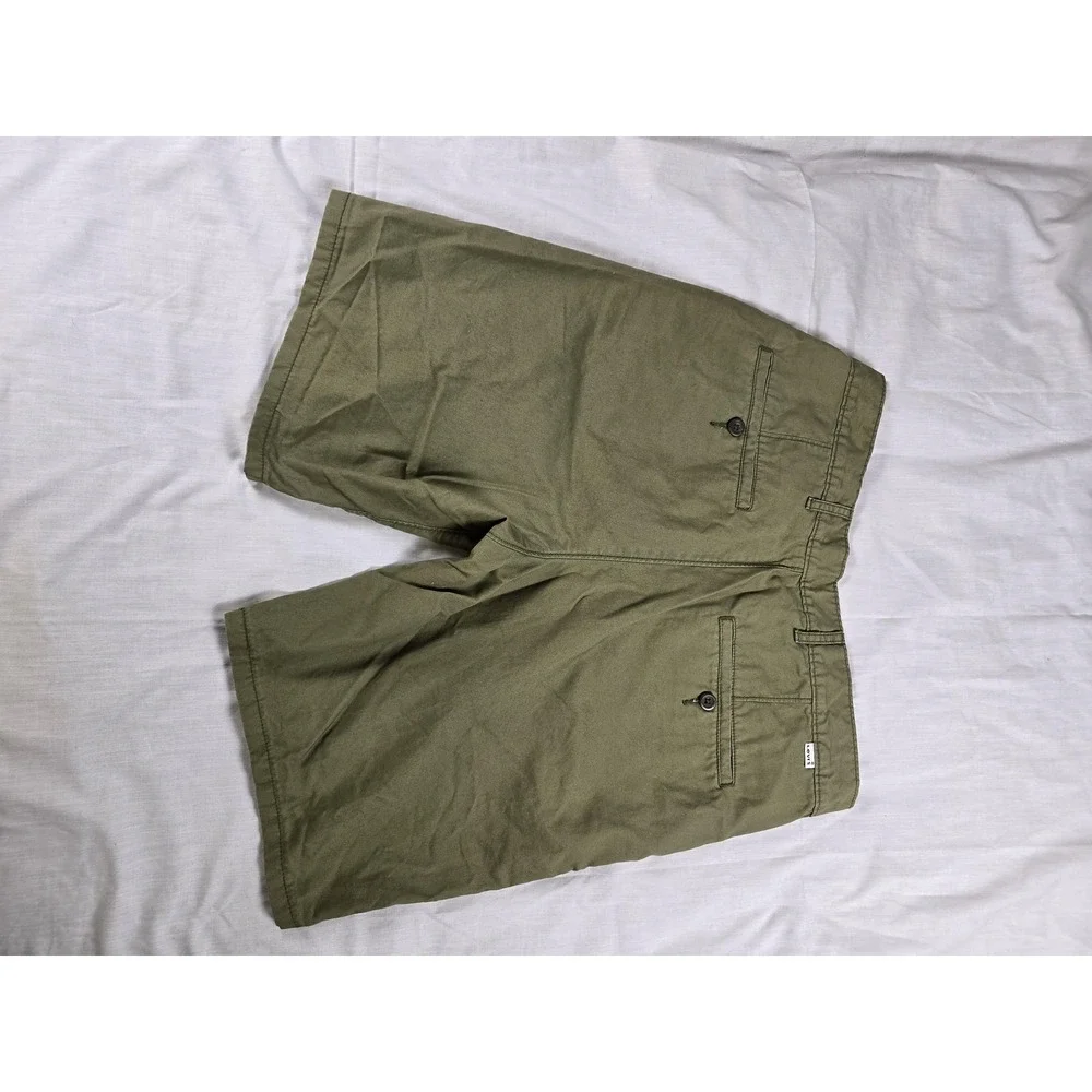 Levis Shorts Mens 32 Green Canvas Chino Flat Front Pockets Casual Summer